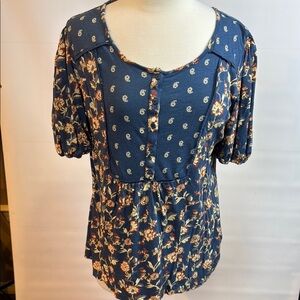 Wonderly Blue Floral Women's Top, Medium